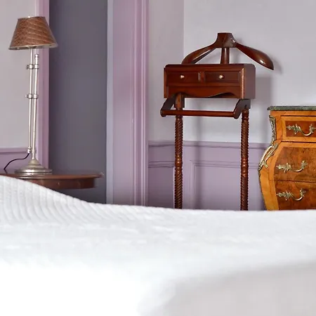 Chateau De La Motte Beaumanoir Bed & Breakfast *